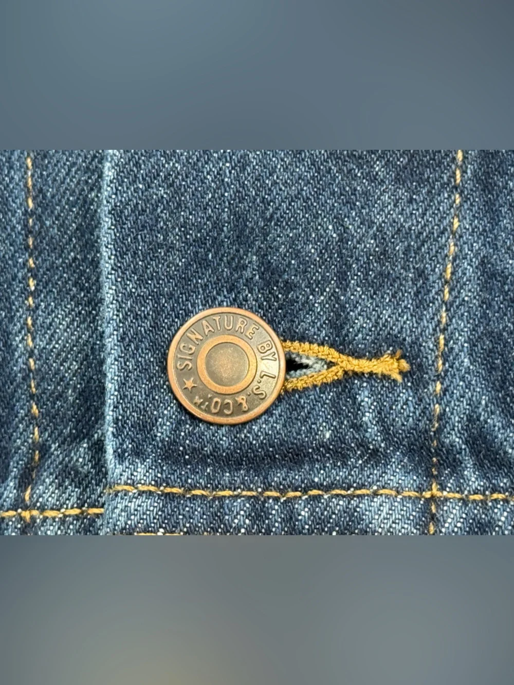 Signature by Levi Strauss Men's Button-up Denim Truckers Jacket, Size Medium - Picture 8 of 10